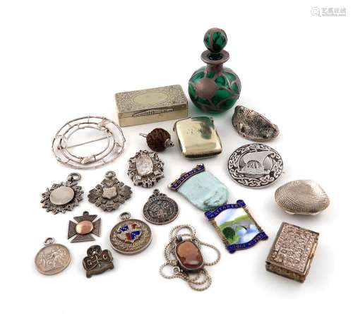 A mixed lot, comprising silver items: an American silver ove...