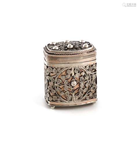 A 19th century Dutch silver and silver-gilt peppermint box, ...