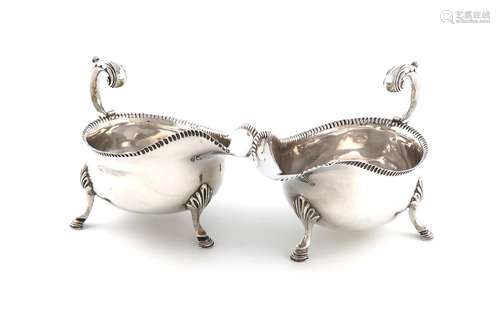 A matched pair of Edwardian silver sauce boats, by Nathan an...