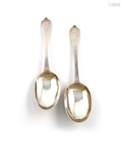 A pair of William III silver Dognose spoons, by John Spackma...