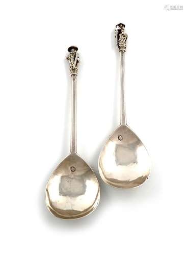 A pair of James I silver Apostle spoons, St. Matthew and St....