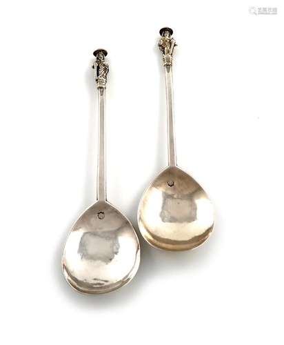 A pair of James I silver Apostle spoons, St. James The Great...