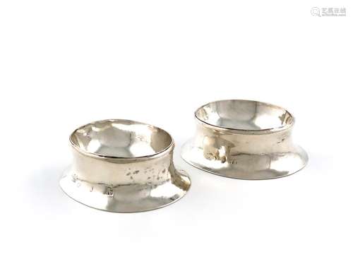 A pair of Queen Anne / George I silver trencher salt cellars...