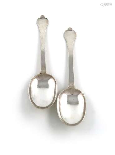 A pair of James II silver Trefid spoons, Lawrence Coles, Lon...