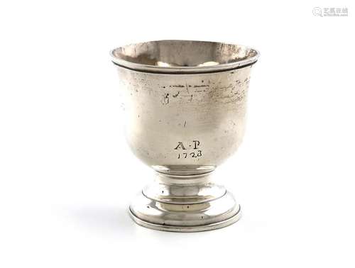 A George I silver tot cup, no apparent makers mark, London 1...