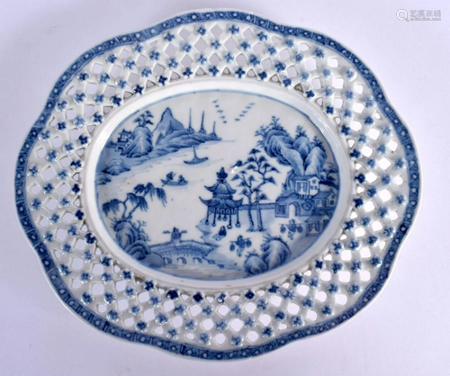 AN UNUSUAL 18TH CENTURY CHINESE EXPORT BLUE AND WHITE RETICU...