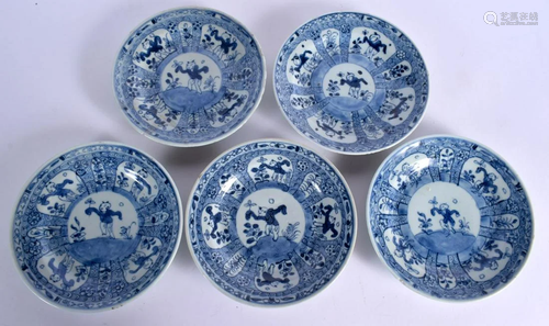 A SET OF FIVE LATE 17TH CENTURY CHINESE BLUE AND WHITE PORCE...