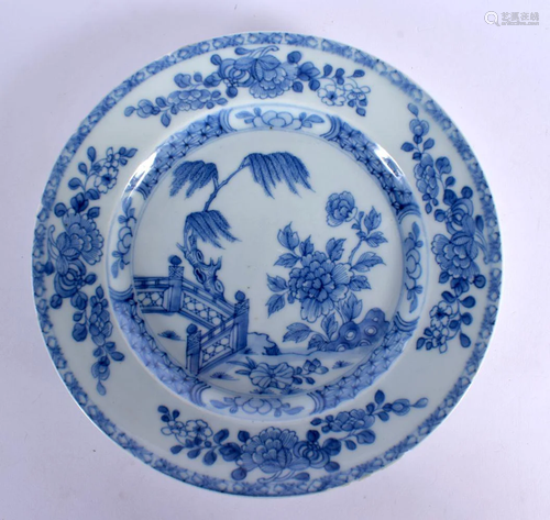 AN 18TH CENTURY CHINESE BLUE AND WHITE PORCELAIN PLATE Qianl...