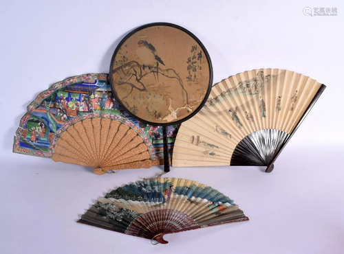 AN EARLY 20TH CENTURY CHINESE SILK PAINTED WATERCOLOUR FAN d...