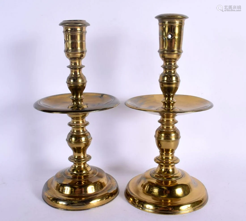 A PAIR OF 18TH CENTURY EUROPEAN BRONZE CANDLESTICKS with cir...