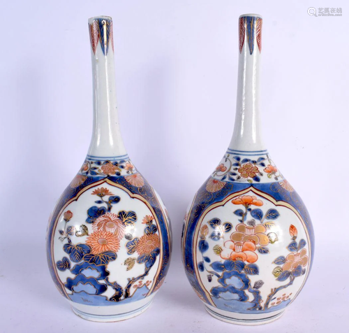 A PAIR OF 18TH CENTURY JAPANESE EDO PERIOD IMARI PORCELAIN V...