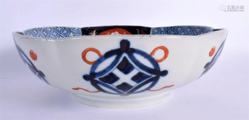 A LARGE 19TH CENTURY JAPANESE MEIJI PERIOD IMARI PORCELAIN L...