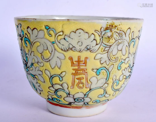 AN EARLY 20TH CENTURY CHINESE FAMILLE JAUNE TEABOWL Late Qin...