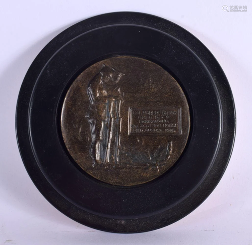 A CONTEMPORARY MILITARY DEATH PLAQUE. 12 cm diameter.