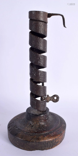 AN 18TH CENTURY IRON PIG TAIL CURLY CANDLESTICK. 20 cm high.