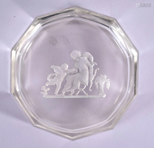 A GEORGE III ENGRAVED GLASS CAMEO DISH. 6.5 cm wide.