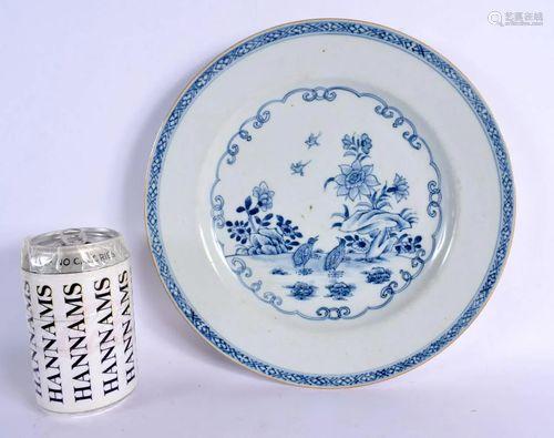 A LARGE 18TH CENTURY CHINESE BLUE AND WHITE PORCELAIN PLATE ...