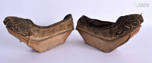 A PAIR OF LATE 19TH CENTURY CHINESE SILKWORK BELL INSET SHOE...