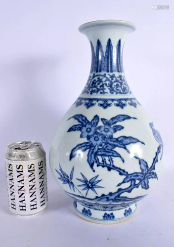 A CHINESE BLUE AND WHITE PORCELAIN YUHUCHUMPING VASE 20th Ce...