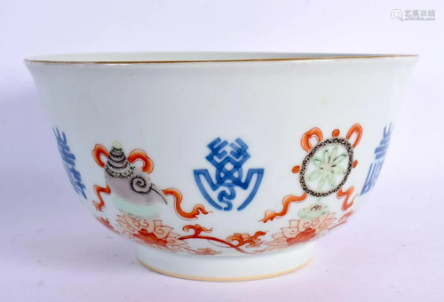 A LARGE CHINESE FAMILLE ROSE PORCELAIN BOWL 20th Century bea...