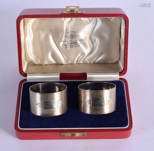 A PAIR OF ART DECO SILVER NAPKIN RINGS. 5 cm wide.