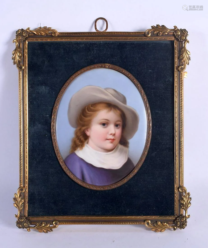 AN EARLY 20TH CENTURY EUROPEAN PAINTED PORCELAIN PLAQUE depi...