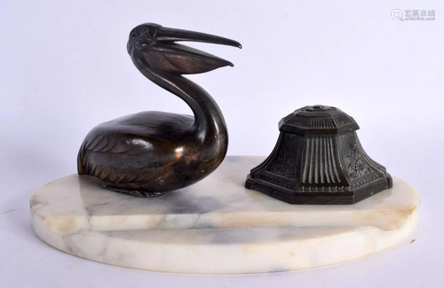 AN ART DECO FRENCH PELICAN MARBLE DESK STAND. 21 cm x 15 cm.