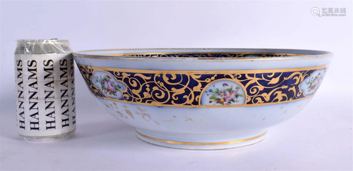 A LARGE EARLY 19TH CENTURY PARIS PORCELAIN BOWL painted with...