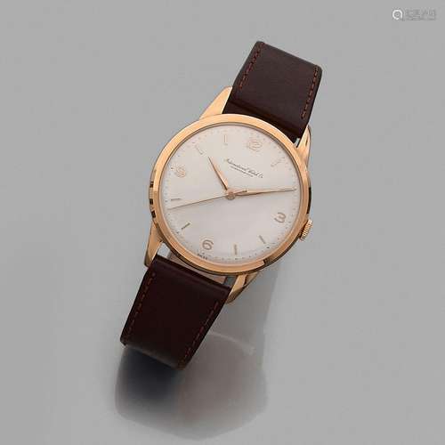 IWCVERS 1960Montre bracelet en or jaune 18K sur cuir.BOITIER...