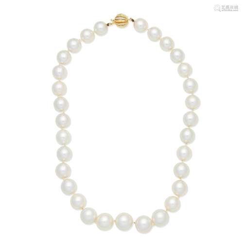 CULTURED PEARL NECKLACE WITH DIAMOND-SET CLASP