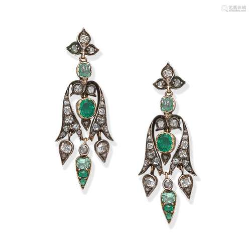 EMERALD AND DIAMOND PENDENT EARRINGS,