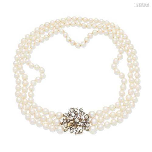 CULTURED PEARL CHOKER WITH DIAMOND-SET CLASP