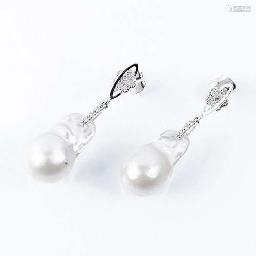 Pendientes en oro blanco y blancos diamantes talla brillante