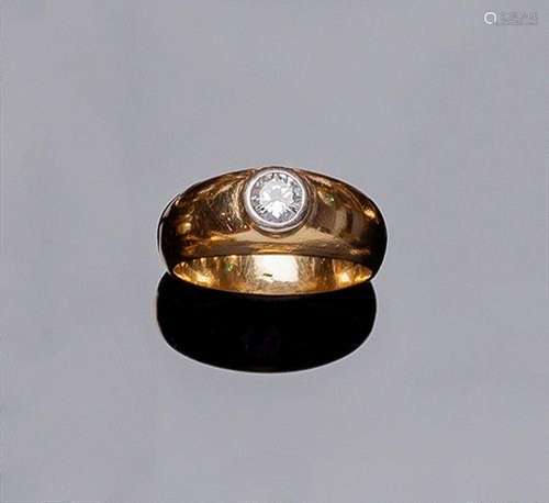 Anillo solitario en oro amarillo con un diamante talla brill...