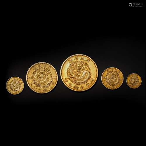 A GROUP OF QING DYNASTY DRAGON PATTERN GOLD COINS