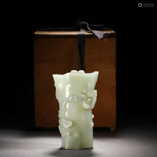 QING DYNASTY HETIAN JADE FLOWER PEN HOLDER