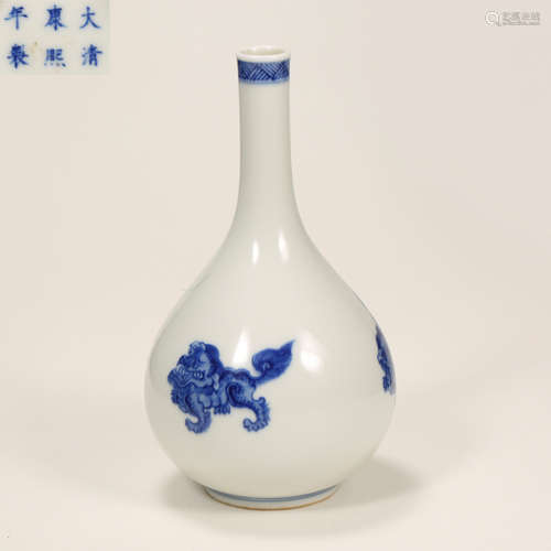 QING DYNASTY BLUE AND WHITE ANIMAL PATTERN BOTTLE