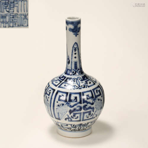 QING DYNASTY BLUE AND WHITE FLOWER VASE