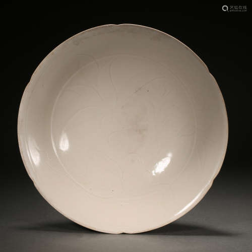 CHINESE SONG DYNASTY DING WARE FLOWER PLATE