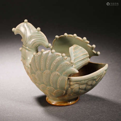 SONG DYNASTY CELADON FISH-SHAPED CUP