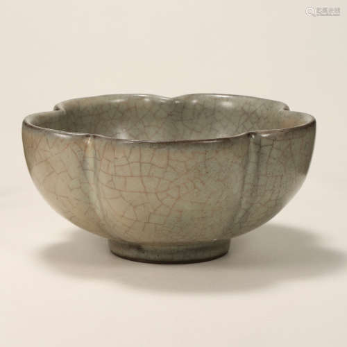 QING DYNASTY OFFICIAL WARE PETAL BOWL