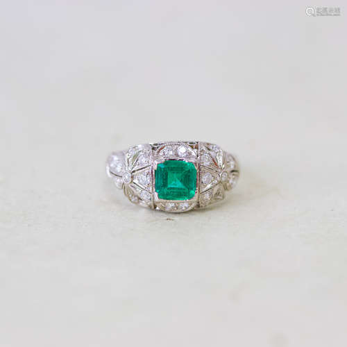 Platinum Art Deco Emerald & Diamond Filigree Ring