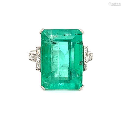 Platinum Art Deco Colombian Emerald Ring