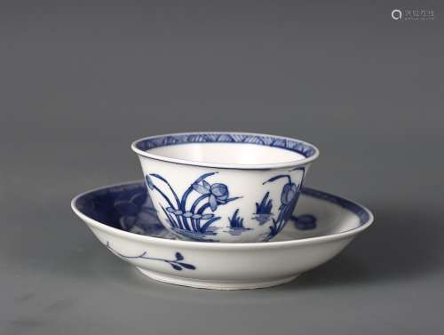CHINESE BLUE-AND-WHITE CUP DEPICTING 'LOTUS'