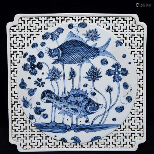 CHINESE BLUE-AND-WHITE CHARGER DEPICTING 'FISH AMONG PO...