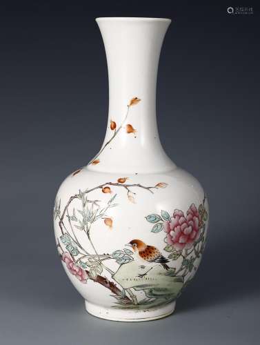 CHINESE FAMILLE-ROSE VASE DEPICTING 'BIRD AND FLOWER&#x...