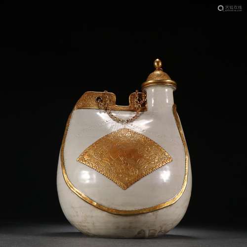 CHINESE GOLD-MOUNTED DING-WARE EWER DEPICTING 'AUSPICIO...
