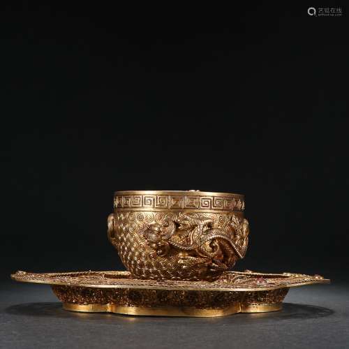 CHINESE GILT-SILVER CUP WITH EMBOSSED 'CHI-DRAGON'