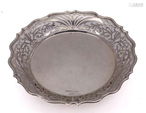 An Edward VII silver fruit dish, maker Carrington & Co, ...