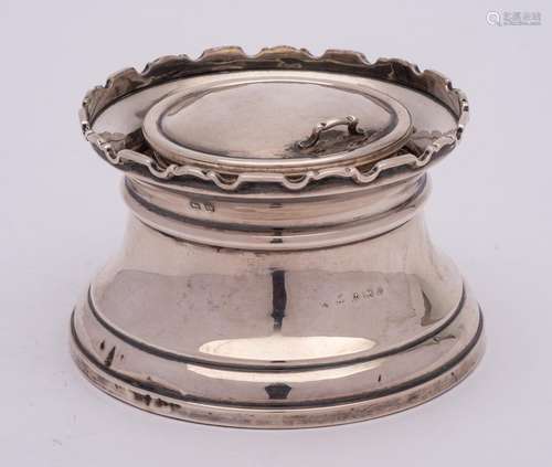 A George V silver inkwell, unknown maker, Birmingham, 1928: ...